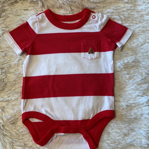 6 Month Carter’s Swim Set, Gap 0-3 Month Onesies Blue& Red Stripes, Gap 0-3 Camo - Picture 11 of 16